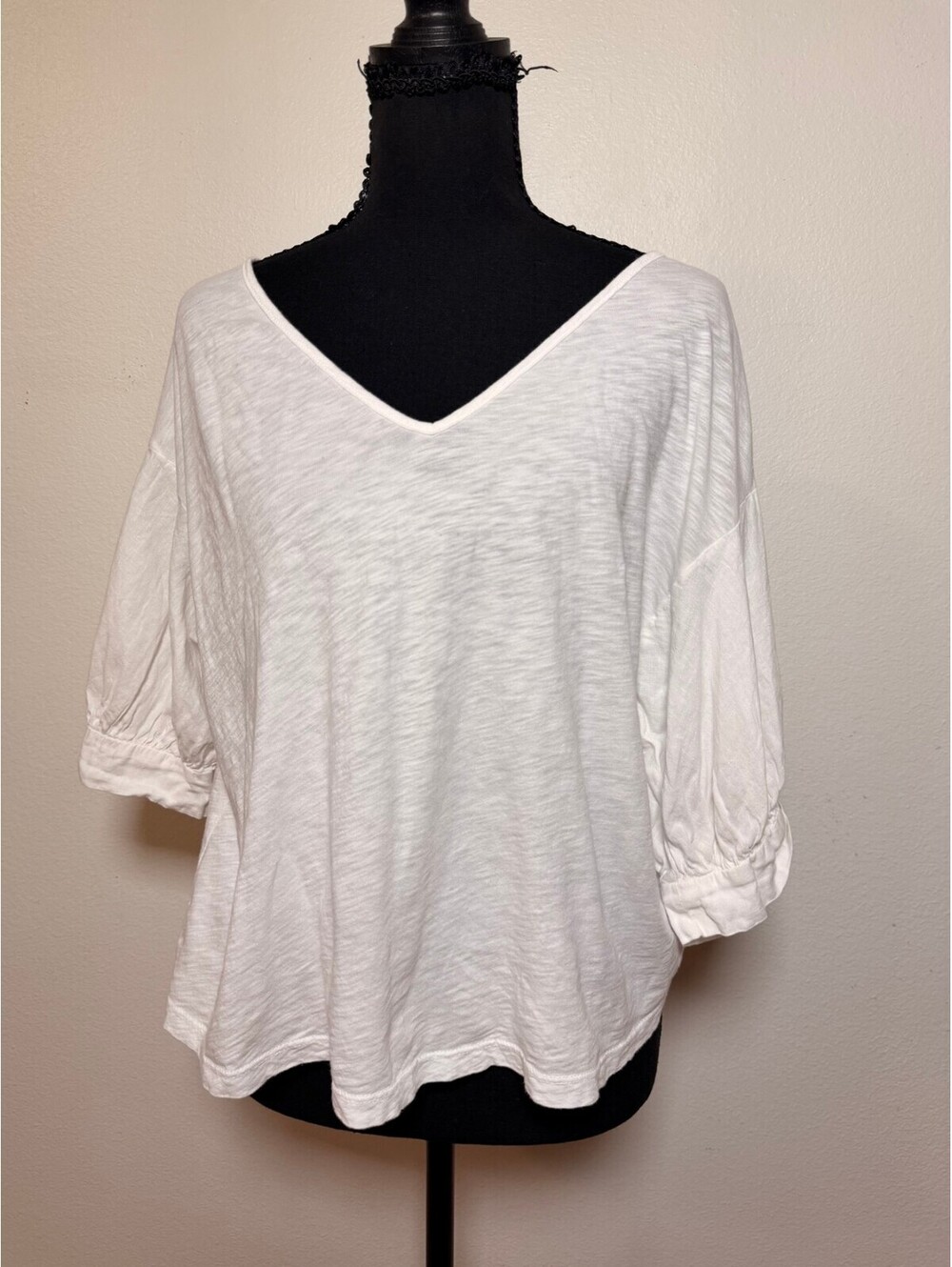 Velvet by Graham & Spencer White V-Neck Tee S Vintage Slub